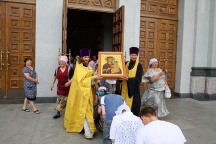 Освящение иконы Божией Матери "Одигитрия", написанной на средства Ассоциации такси г.Хабаровска. Спас-Преображенский собор - Храм преп. Серафима Саровского. 31 июля 2011г.