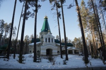 Визит главы Приамурской митрополии в Екатеринбургскую митрополию. Божественная литургия в храме Державной иконы Богородицы в монастыре святых Царственных Страстотерпцев на Ганиной Яме. 15 марта 2015 г.